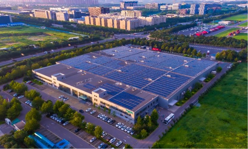 还得益于北京低压工厂在产品设计,碳足迹核算,设备改造,以及能源管理